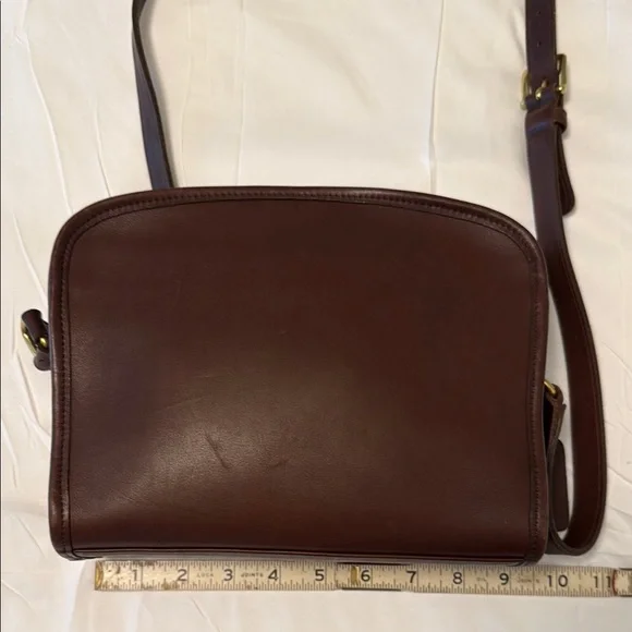 VINTAGE COACH METROPOLIS LEATHER BAG
9087 - Picture 10 of 11